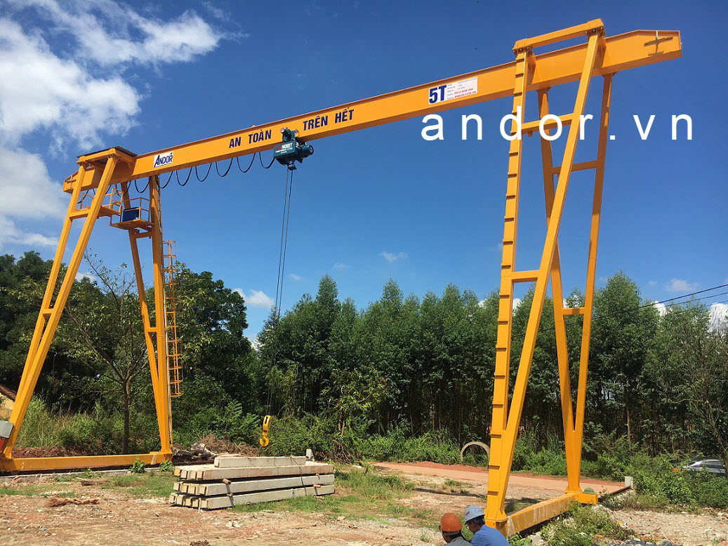 Cổng trục dầm đơn 5 tấn sản xuất cọc bê tông